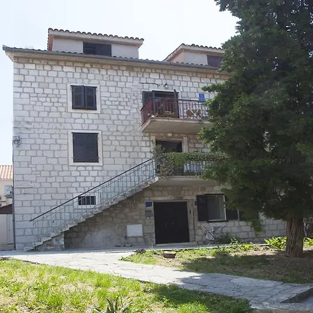 בית הארחה Summer Bay 3*