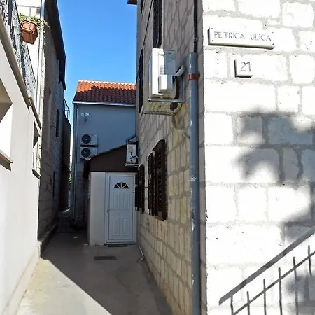 בית הארחה Summer Bay 3*