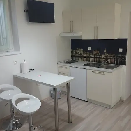 Summer Bay בית הארחה ספליט