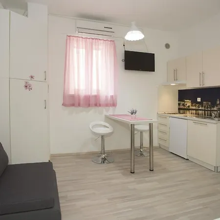 בית הארחה Summer Bay 3*