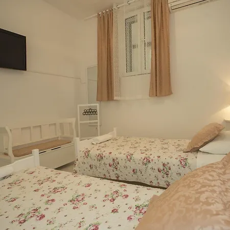 בית הארחה Summer Bay 3*