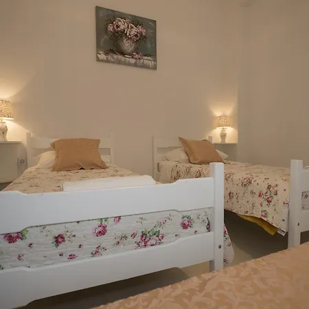 Summer Bay בית הארחה ספליט