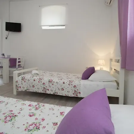 Summer Bay بيت ضيافة سبليت